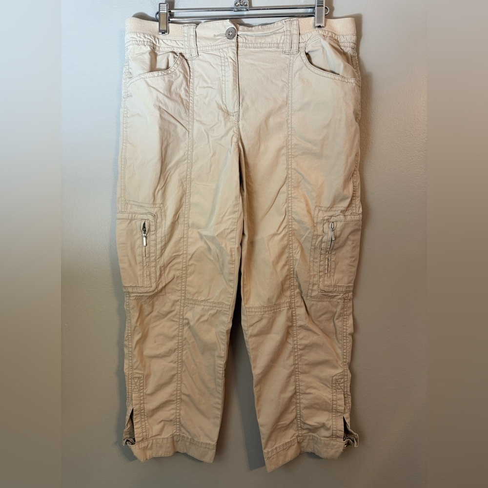 Chico's Women's Beige Crop Cargo Pants Chico's Size 0, US Size S